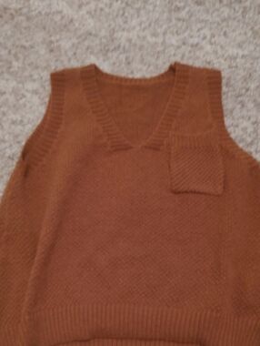 Women's V-Neck Knit Sweater Vest in Rust